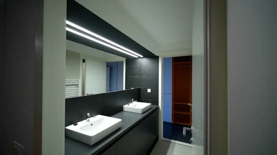 Campus room bathroom wardrobes